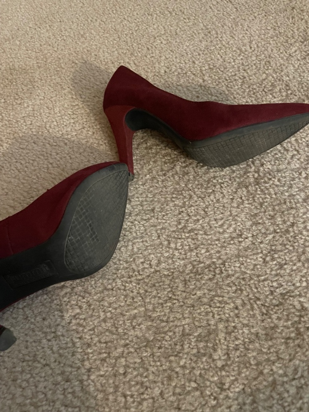 Velvet maroon heels - Picture 3 of 3